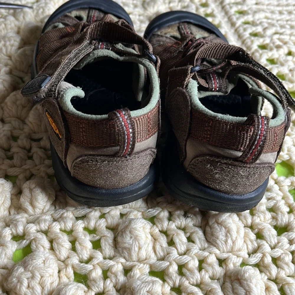 Keen-Newport Sandal waterproof suede accents rubber sole